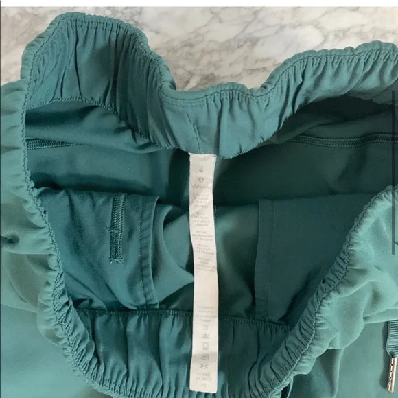 Lululemon On The Fly Short Size 4 - Picture 4 of 6